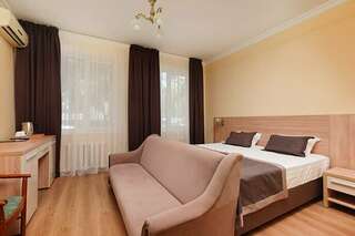 Гостиница Надежда Анапа Стандарт семейный 2 корпус-1